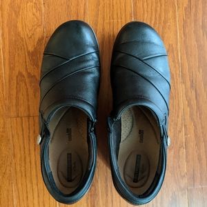 Clarks Black Leather Clogs Size 10